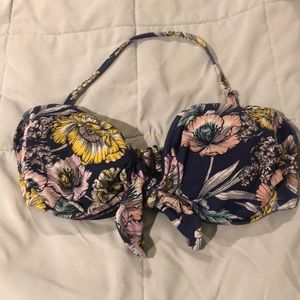 Jessica Simpson bathing suit top